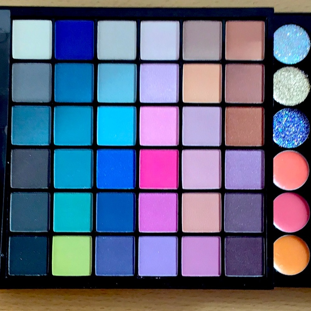 Cameo makeup collection